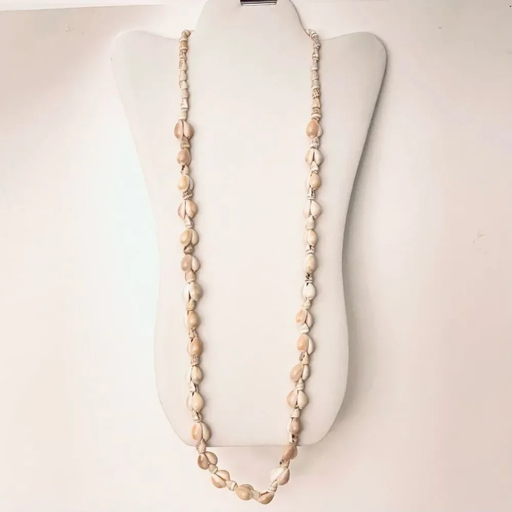 Vintage Gorgeous Ivory white Natural Seashell Sea Shell 17” Drop Long Necklace